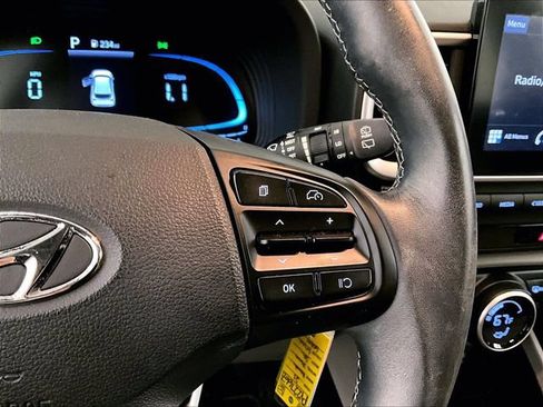Used 2023 Hyundai Venue SEL FWD image 18