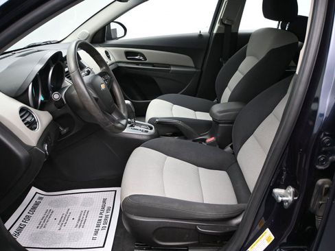 Used 2014 Chevrolet Cruze LS image 6
