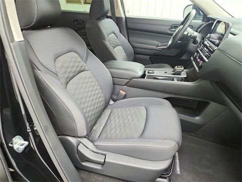 Used 2024 Nissan Pathfinder SV image 36