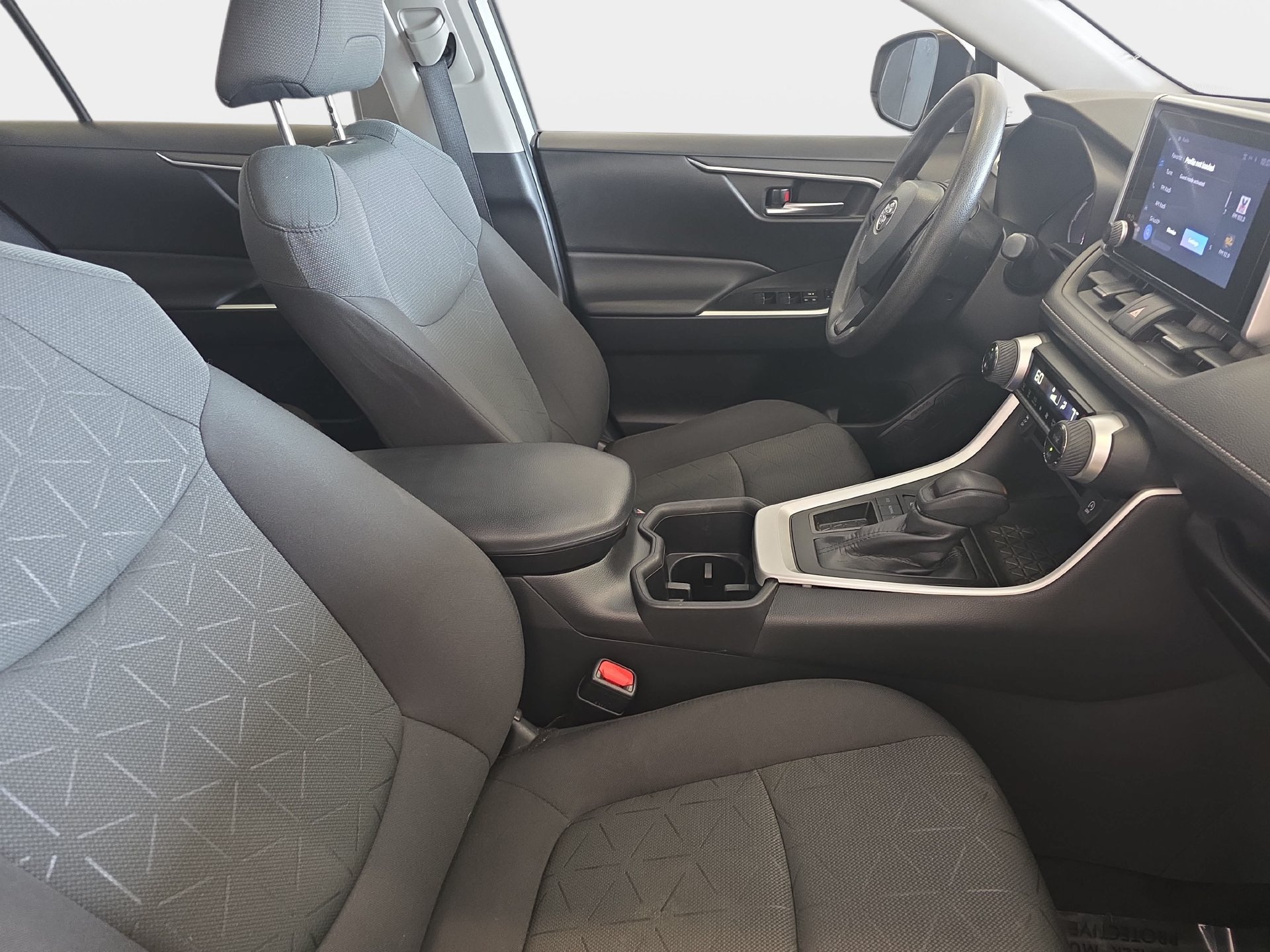 Used 2023 Toyota RAV4 XLE w/ Convenience Package FWD image 10