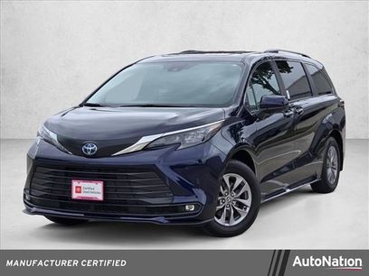 Used 2025 Toyota Sienna XLE