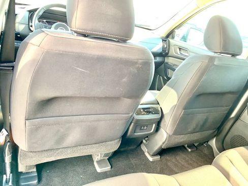 Used 2022 Nissan Pathfinder SV FWD image 19
