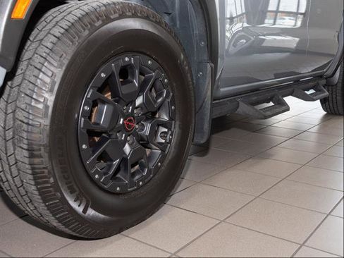 Used 2022 Nissan Frontier PRO-4X w/ Pro-4X Premium Package image 5