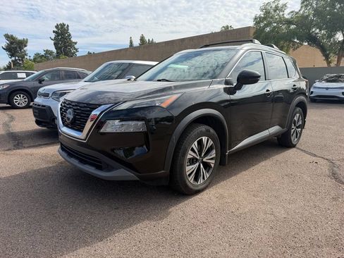 Used 2022 Nissan Rogue SV w/ SV Premium Package FWD image 2
