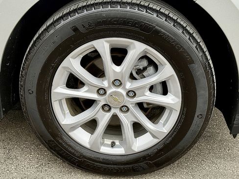 Used 2020 Chevrolet Equinox LS image 23