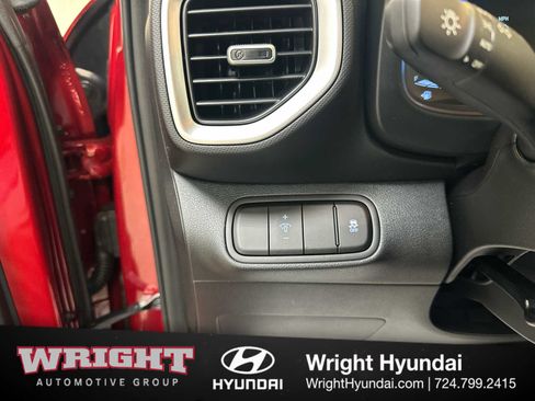 Certified 2025 Hyundai Venue SEL image 23