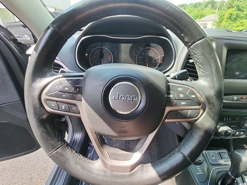 Used 2020 Jeep Cherokee Latitude Plus w/ Cold Weather Group AWD/4WD image 16