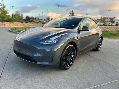 Used 2023 Tesla Model Y Long Range AWD/4WD image 3