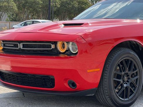 Used 2021 Dodge Challenger SXT RWD image 9