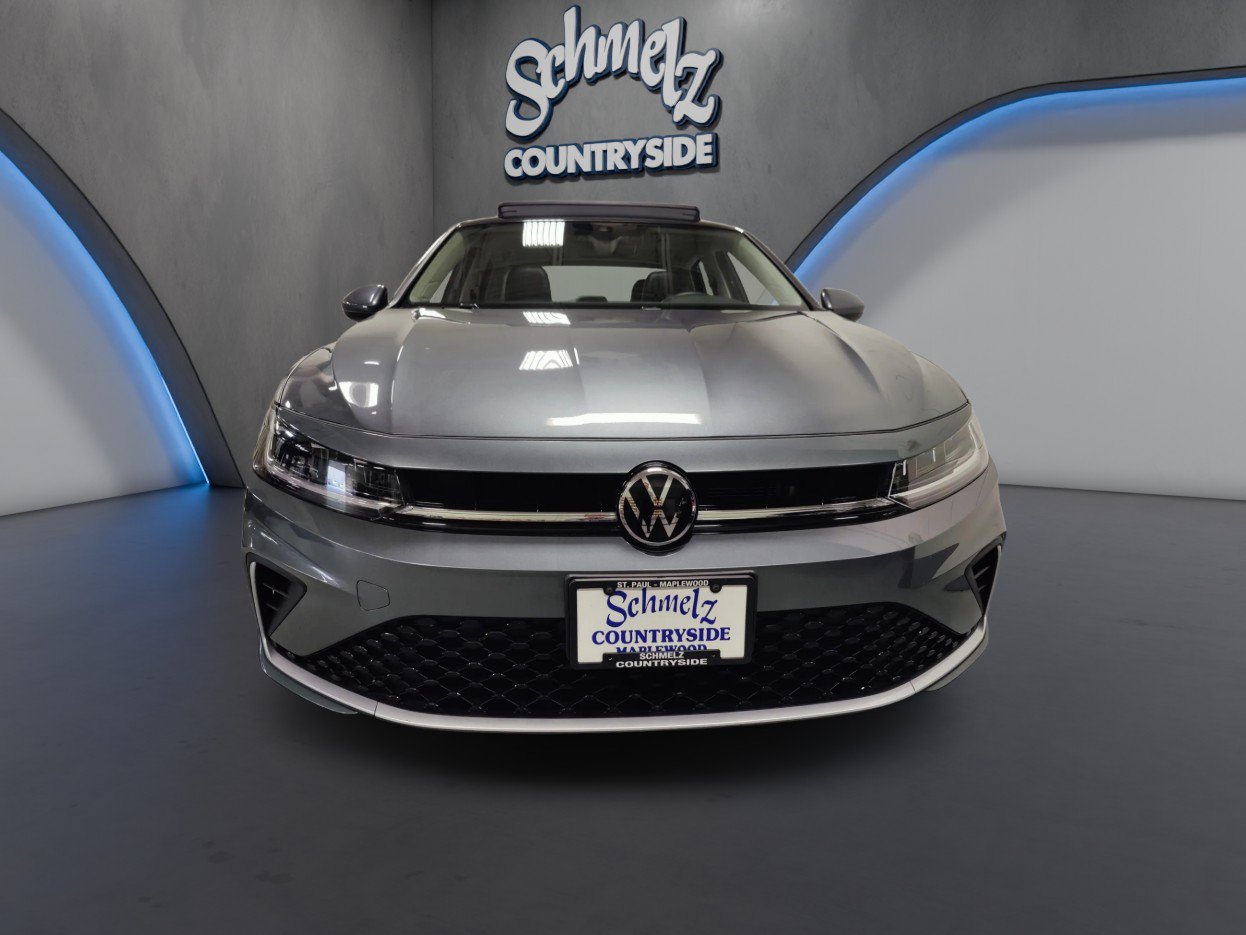Used 2026 Volkswagen Jetta SE FWD image 2