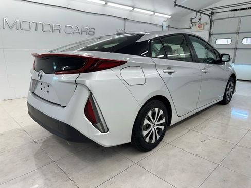 Used 2022 Toyota Prius Prime LE FWD image 5
