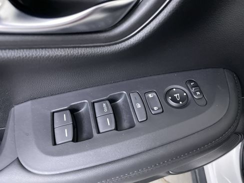 Used 2023 Honda HR-V LX image 11