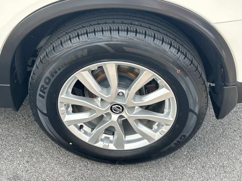 Used 2019 Nissan Rogue S w/ Special Edition Package FWD image 17