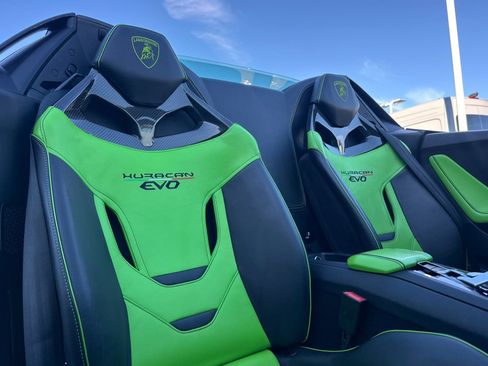 Used 2021 Lamborghini Huracan EVO image 10