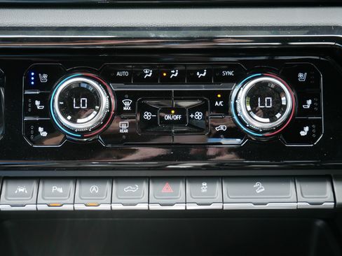 New 2026 GMC Sierra 1500 AT4 w/ Technology Package AWD/4WD image 8