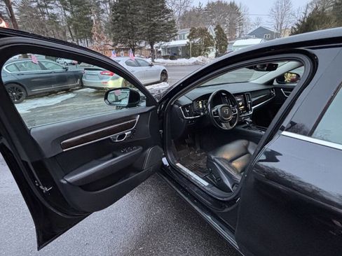 Used 2017 Volvo S90 T6 Momentum w/ Vision Package image 39