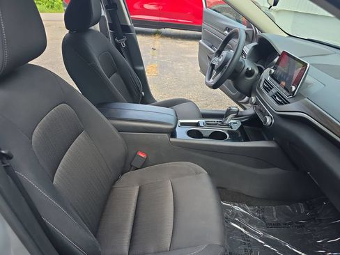 Used 2024 Nissan Altima 2.5 SV FWD image 10