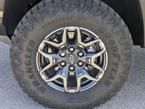 Used 2023 Chevrolet Colorado ZR2 w/ ZR2 Convenience Package III image 41