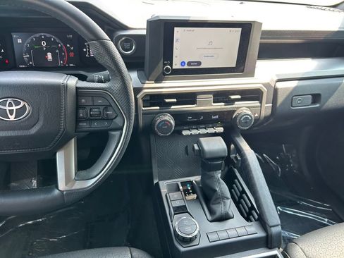 Used 2025 Toyota 4Runner SR5 RWD image 19