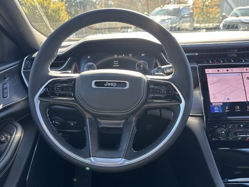 New 2025 Jeep Grand Cherokee Overland w/ Luxury Tech Group IV AWD/4WD image 28