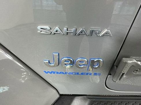 Used 2023 Jeep Wrangler Unlimited Sahara w/ Cold Weather Group AWD/4WD image 10