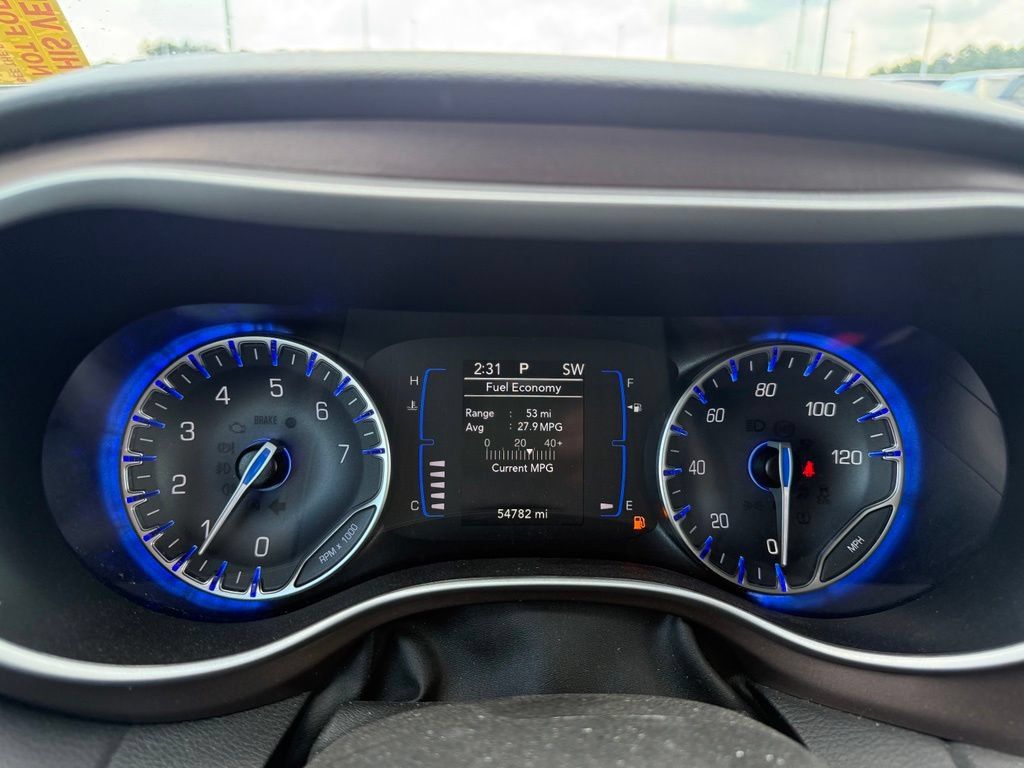 Used 2023 Chrysler Voyager LX FWD image 13