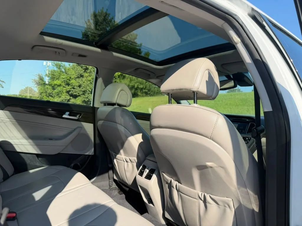 Used 2015 Hyundai Sonata Limited w/ Option Group 06 FWD image 9