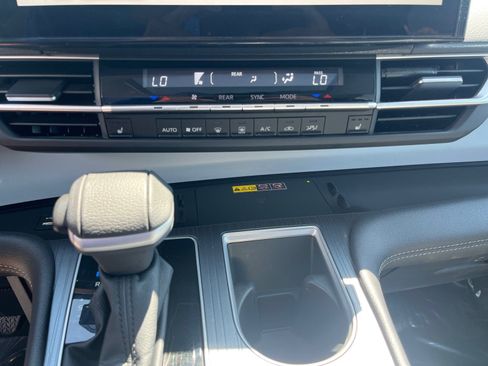 Certified 2026 Toyota Sienna XLE FWD image 19