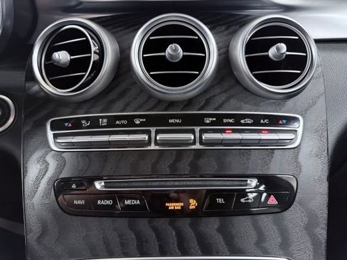 Used 2017 Mercedes-Benz GLC 300 4MATIC image 26