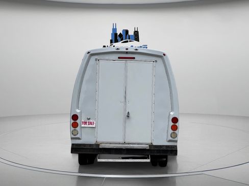 Used 2016 Ford E-450 and Econoline 450 Super Duty w/ Shuttle Bus Prep Package image 5