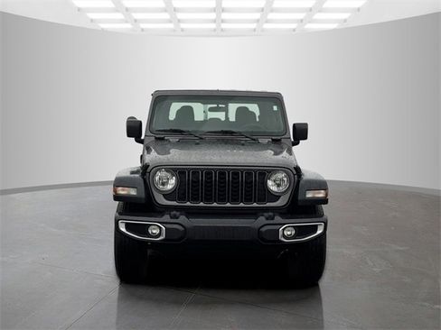 Used 2024 Jeep Gladiator Sport image 3