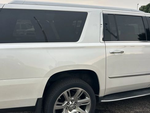 Used 2018 Cadillac Escalade ESV Luxury AWD/4WD image 10