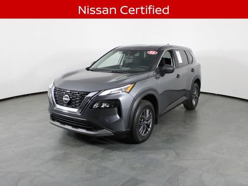 Used 2023 Nissan Rogue S image 2