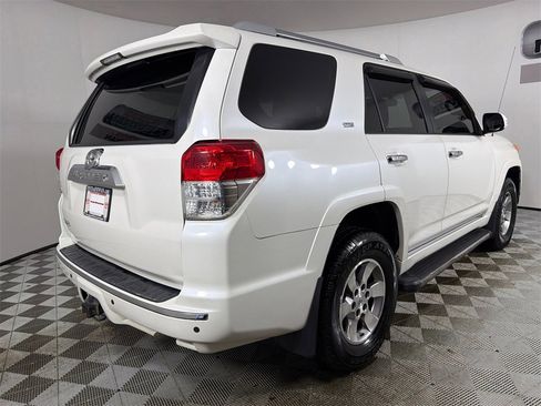 Used 2011 Toyota 4Runner SR5 w/ Convenience Pkg image 4