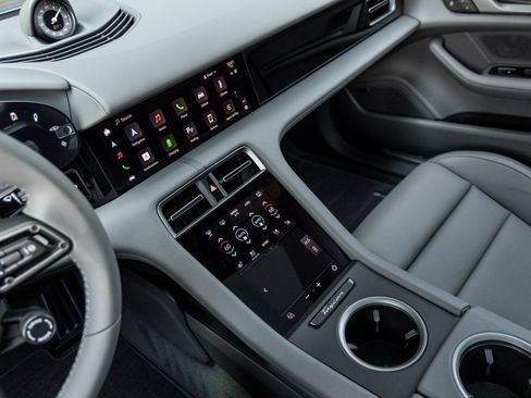 Certified 2025 Porsche Taycan AWD/4WD image 28