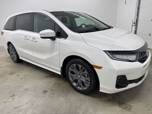 Certified 2026 Honda Odyssey Touring image 3