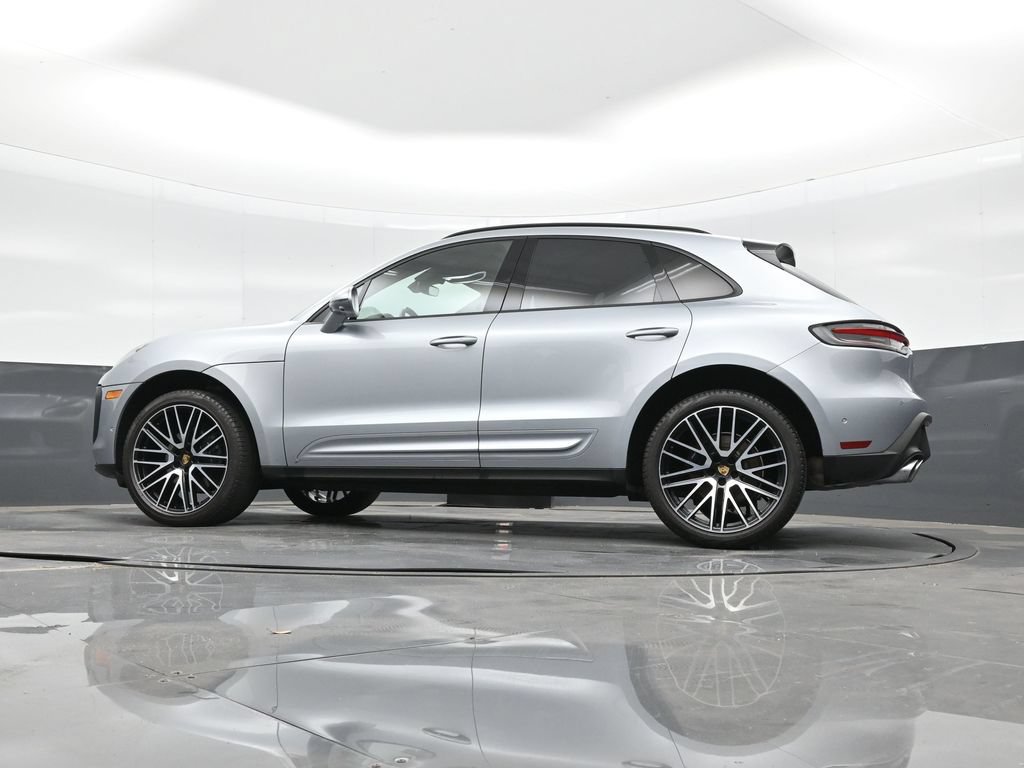 Certified 2024 Porsche Macan AWD/4WD image 27