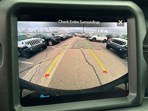 Used 2023 Jeep Wrangler Unlimited Sahara image 35