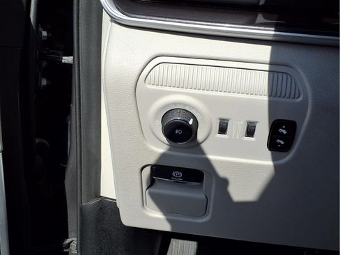 Used 2024 Jeep Wagoneer 4WD image 16