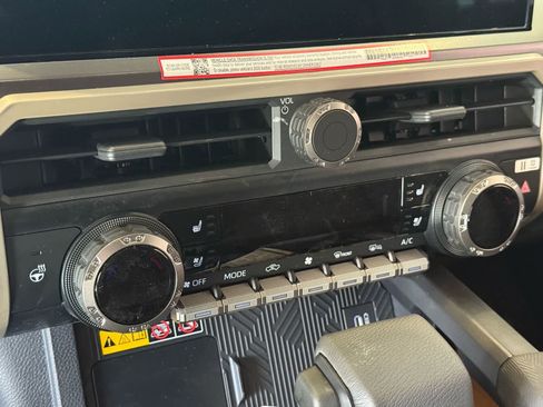 Used 2025 Toyota Tacoma TRD Off-Road w/ TRD Off Road Premium Package image 13