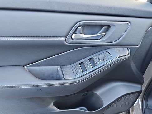 Certified 2025 Nissan Rogue SL image 13