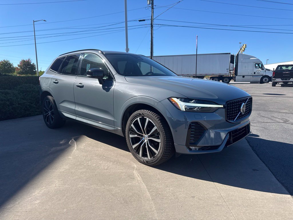 Used 2023 Volvo XC60 B5 Plus w/ Climate Package AWD/4WD image 3