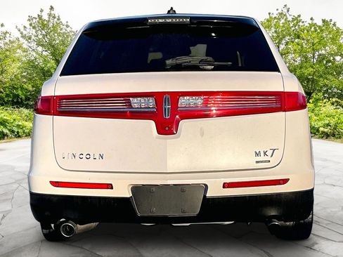 Used 2013 Lincoln MKT AWD image 4