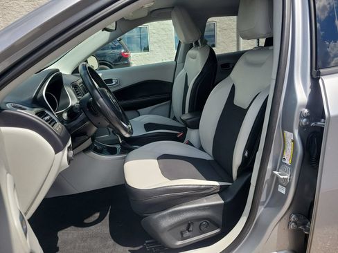 Used 2018 Jeep Compass Latitude w/ Cold Weather Group AWD/4WD image 16