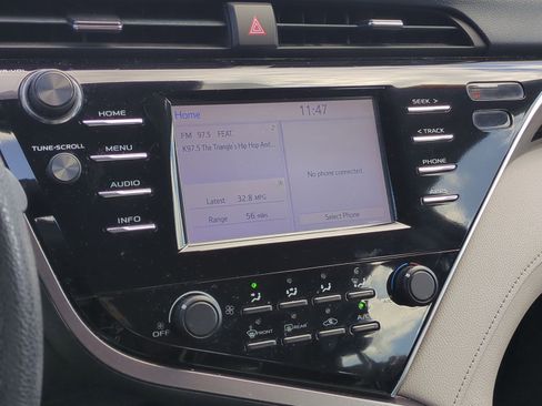 Used 2018 Toyota Camry LE image 23