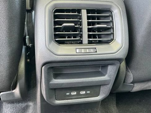 New 2026 Volkswagen Taos SE FWD image 14