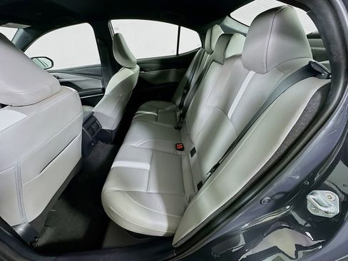 Used 2025 Toyota Camry SE image 14