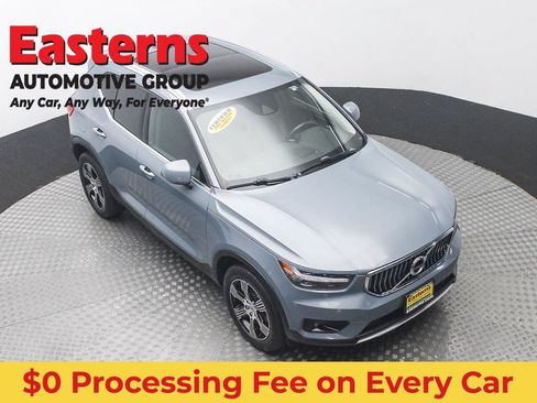 Used 2021 Volvo XC40 T4 Inscription FWD image 3