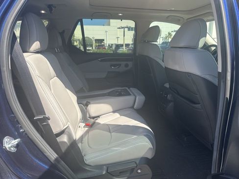 Used 2025 Honda Pilot Touring image 19