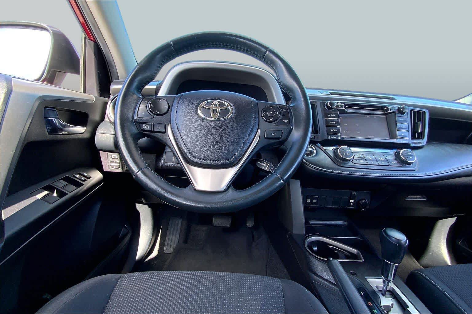 Used 2018 Toyota RAV4 XLE FWD image 6